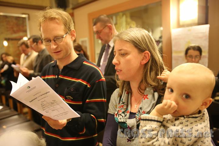 2012.11.18_16.18.09.jpg - Eva und DI Erich Berger, Leiter der Akademie für Familienpädagogik/Schönstatt am Kahlenberg, begrüßen die Familientrainer-Ehepaare und Gäste.