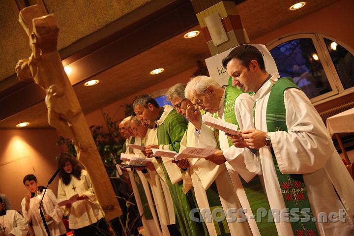 2012.11.18_16.18.33.jpg - Eva und DI Erich Berger, Leiter der Akademie für Familienpädagogik/Schönstatt am Kahlenberg, begrüßen die Familientrainer-Ehepaare und Gäste.