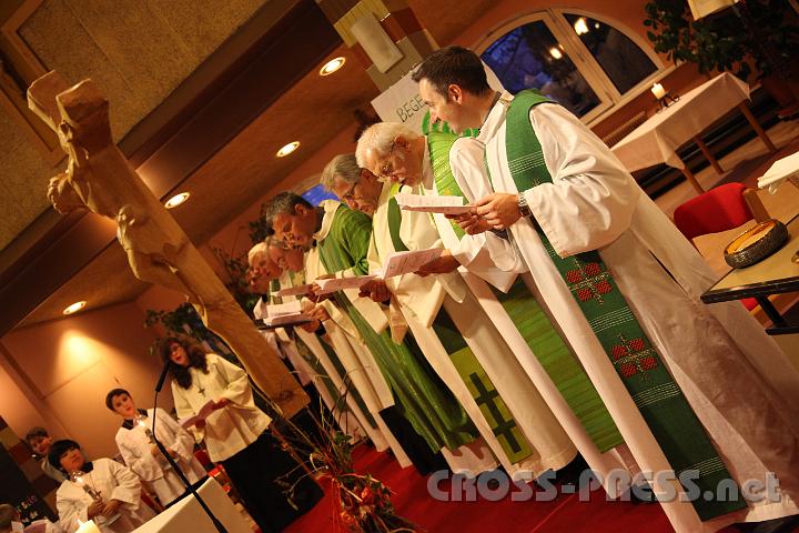 2012.11.18_16.18.49.jpg - Eva und DI Erich Berger, Leiter der Akademie für Familienpädagogik/Schönstatt am Kahlenberg, begrüßen die Familientrainer-Ehepaare und Gäste.