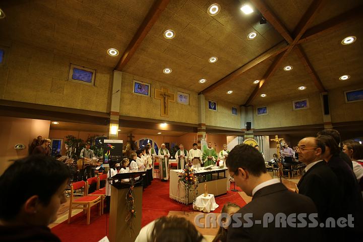 2012.11.18_16.20.23.jpg - Eva und DI Erich Berger, Leiter der Akademie für Familienpädagogik/Schönstatt am Kahlenberg, begrüßen die Familientrainer-Ehepaare und Gäste.