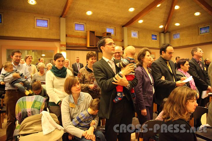 2012.11.18_16.20.46.jpg - Eva und DI Erich Berger, Leiter der Akademie für Familienpädagogik/Schönstatt am Kahlenberg, begrüßen die Familientrainer-Ehepaare und Gäste.