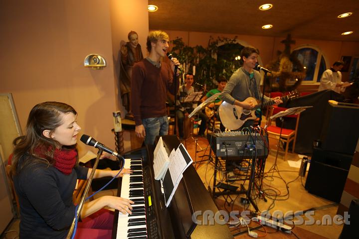 2012.11.18_16.21.14.jpg - Eva und DI Erich Berger, Leiter der Akademie für Familienpädagogik/Schönstatt am Kahlenberg, begrüßen die Familientrainer-Ehepaare und Gäste.