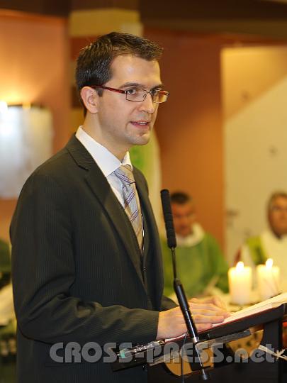 2012.11.18_16.23.40.jpg - Eva und DI Erich Berger, Leiter der Akademie für Familienpädagogik/Schönstatt am Kahlenberg, begrüßen die Familientrainer-Ehepaare und Gäste.