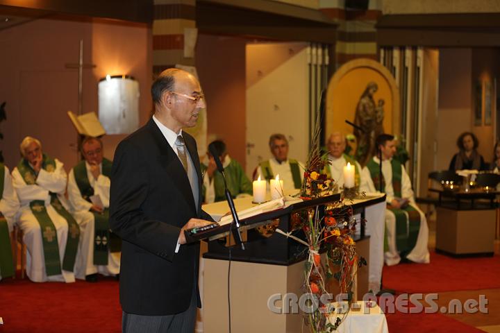 2012.11.18_16.26.13.jpg - Eva und DI Erich Berger, Leiter der Akademie für Familienpädagogik/Schönstatt am Kahlenberg, begrüßen die Familientrainer-Ehepaare und Gäste.