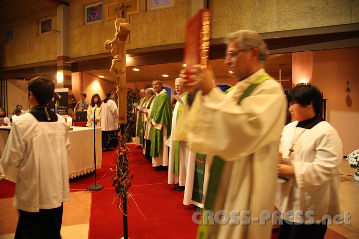 2012.11.18_16.27.31.jpg - Eva und DI Erich Berger, Leiter der Akademie für Familienpädagogik/Schönstatt am Kahlenberg, begrüßen die Familientrainer-Ehepaare und Gäste.