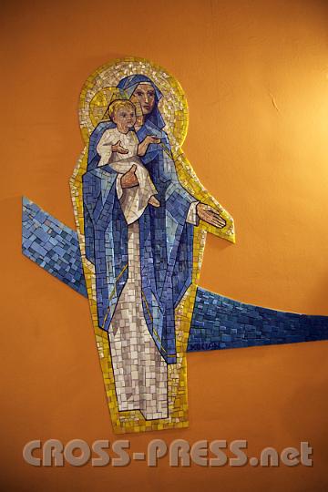 2012.11.18_16.32.48.jpg - Eva und DI Erich Berger, Leiter der Akademie für Familienpädagogik/Schönstatt am Kahlenberg, begrüßen die Familientrainer-Ehepaare und Gäste.