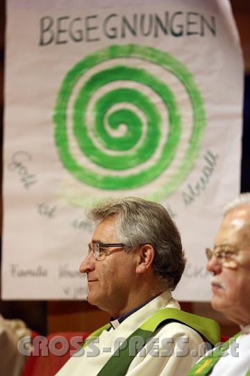 2012.11.18_16.34.35.jpg - Eva und DI Erich Berger, Leiter der Akademie für Familienpädagogik/Schönstatt am Kahlenberg, begrüßen die Familientrainer-Ehepaare und Gäste.