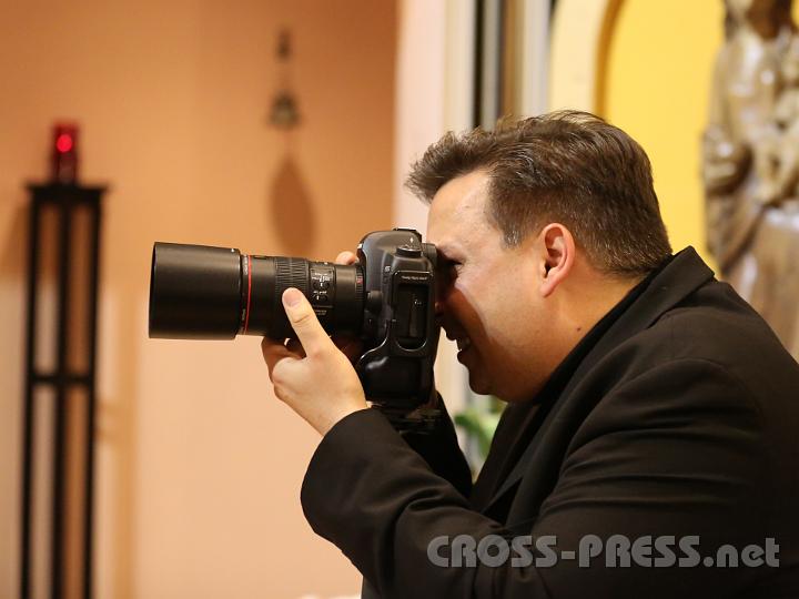 2012.11.18_16.35.47.jpg - Eva und DI Erich Berger, Leiter der Akademie für Familienpädagogik/Schönstatt am Kahlenberg, begrüßen die Familientrainer-Ehepaare und Gäste.