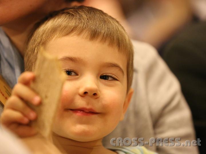 2012.11.18_16.38.29.jpg - Eva und DI Erich Berger, Leiter der Akademie für Familienpädagogik/Schönstatt am Kahlenberg, begrüßen die Familientrainer-Ehepaare und Gäste.