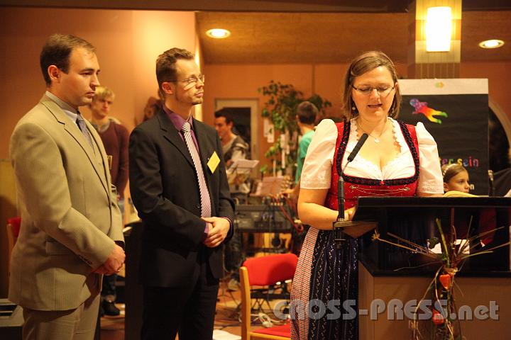 2012.11.18_16.45.59.jpg - Eva und DI Erich Berger, Leiter der Akademie für Familienpädagogik/Schönstatt am Kahlenberg, begrüßen die Familientrainer-Ehepaare und Gäste.