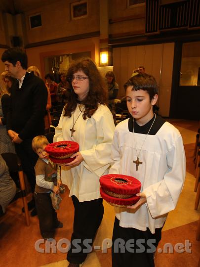 2012.11.18_16.51.49.jpg - Eva und DI Erich Berger, Leiter der Akademie für Familienpädagogik/Schönstatt am Kahlenberg, begrüßen die Familientrainer-Ehepaare und Gäste.