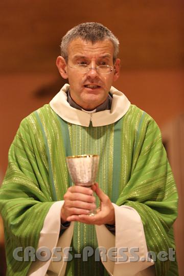 2012.11.18_16.56.22.jpg - Eva und DI Erich Berger, Leiter der Akademie für Familienpädagogik/Schönstatt am Kahlenberg, begrüßen die Familientrainer-Ehepaare und Gäste.
