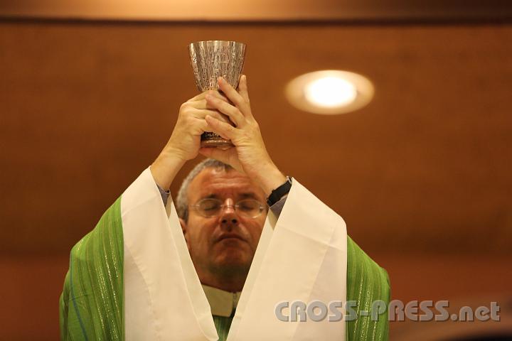 2012.11.18_16.56.44.jpg - Eva und DI Erich Berger, Leiter der Akademie für Familienpädagogik/Schönstatt am Kahlenberg, begrüßen die Familientrainer-Ehepaare und Gäste.