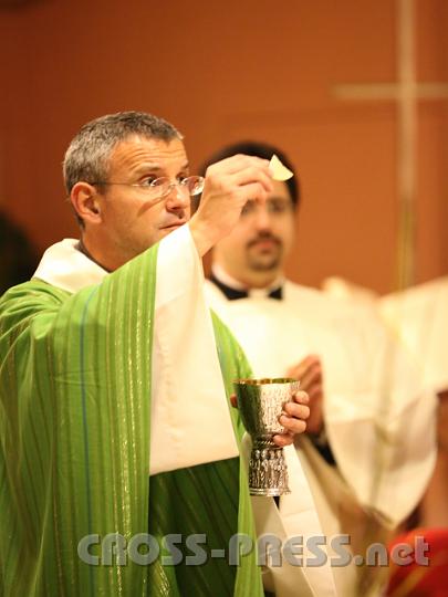2012.11.18_17.04.17.jpg - Eva und DI Erich Berger, Leiter der Akademie für Familienpädagogik/Schönstatt am Kahlenberg, begrüßen die Familientrainer-Ehepaare und Gäste.