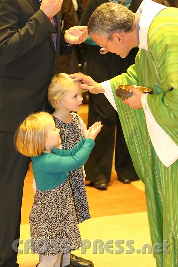 2012.11.18_17.06.48.jpg - Eva und DI Erich Berger, Leiter der Akademie für Familienpädagogik/Schönstatt am Kahlenberg, begrüßen die Familientrainer-Ehepaare und Gäste.