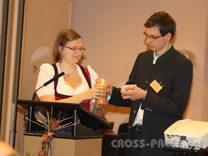 2012.11.18_15.01.25.jpg - "Vertrauen - strahlend durchs Leben gehen"  heißt auch das Lieblingsthema von Elisabeth und Bernhard Braun.