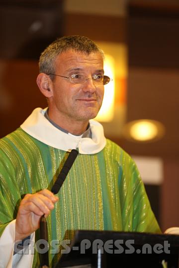 2012.11.18_16.30.18.jpg - Generalvikar Dr.Nikolaus Krasa bei seiner Predigt.