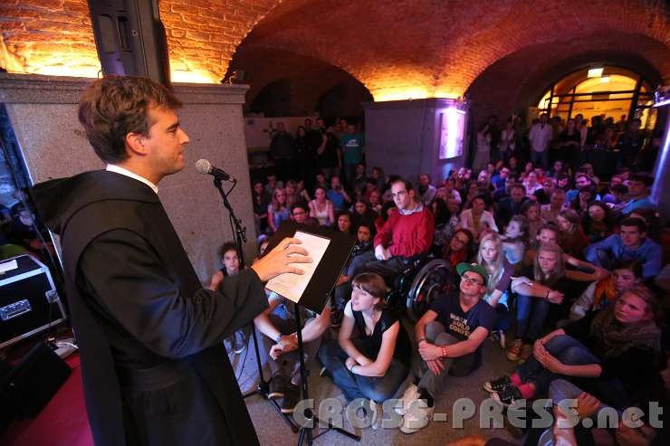 2013.09.27_21.11.30_01.jpg - P.Bernhard Eckerstorfer sprach über das Amt des Petrus, den neuen Papst und die Prophezeiungen.