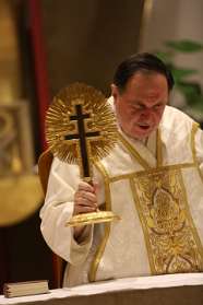 P.Bernhard, Kreuzreliquie, Anbetung