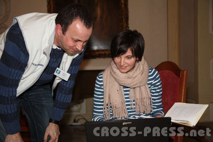 2014.01.18_18.23.29.jpg - Vroni postet ihre Fotos auf FB ;)