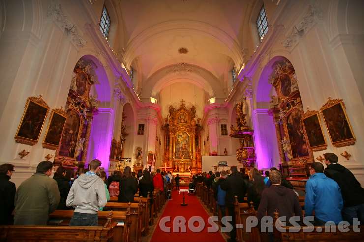 2014.05.16_19.45.58.jpg - Volle KarmeliterKirche
