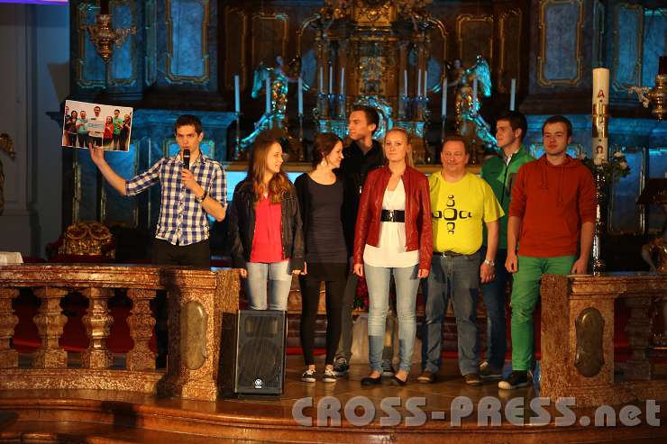 2014.05.16_21.31.52_01.jpg - "Wieviel wiegt das neue X-Fest Team ?"  :)