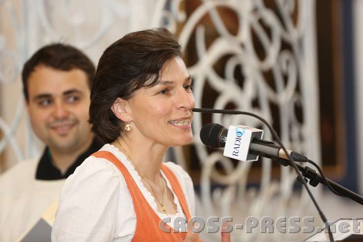 2014.06.13_17.06.57.jpg - Mag. Elisabeth Thonet, stellvertretenden Obfrau von Radio Maria, hat diese monatlichen Wallfahrten nach Maria Plain eingeführt.