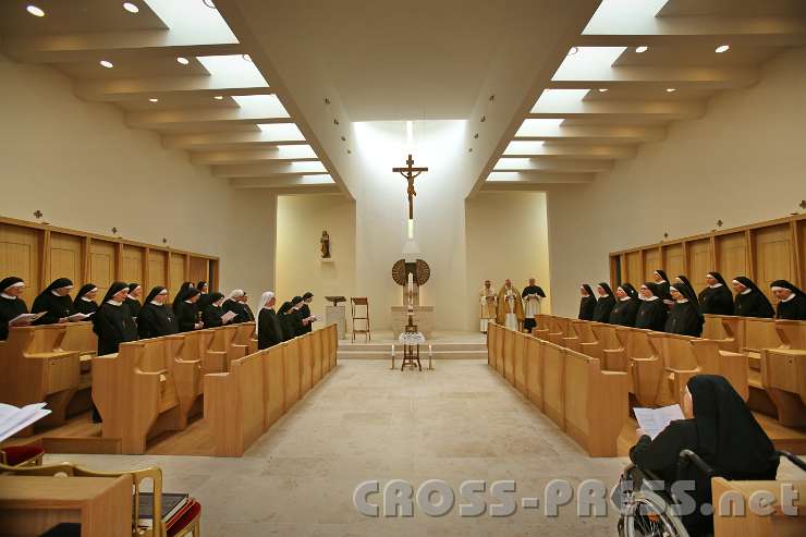 2014.06.25_16.53.33.jpg - Blick in die neue Kirche.