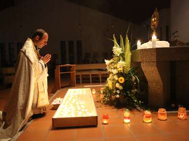 Vigil mit Anbetung