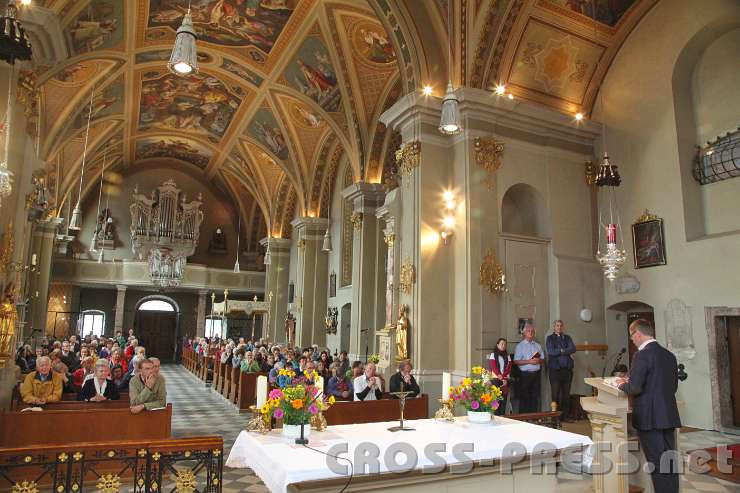 2014.09.13_14.59.55.jpg - Die Tiroler sind dem Glauben vielleicht doch noch mehr verbunden. Sogar das kleine Dorf Thaur hat eine so eindrucksvolle, schöne Kirche.