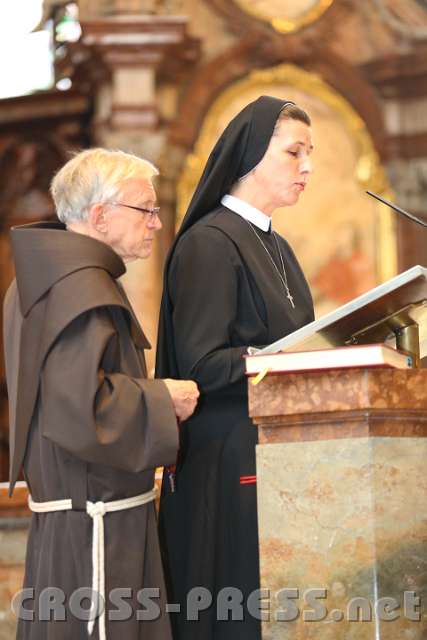 2014.09.14_15.37.38.jpg - Rosenkranz für den Frieden und für verfolgte Christen.