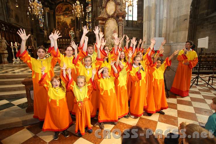 2014.09.14_16.11.05.jpg - KiSi Kids "eröffnen" den Gottesdienst.