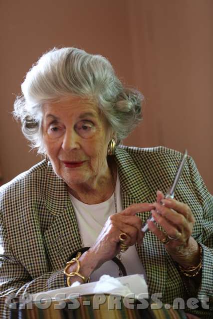 2014.09.16_11.52.36.jpg - "Ich habe nur ein paar wichtige Nummern gespeichert. Ganz oben mein Sohn Peter."