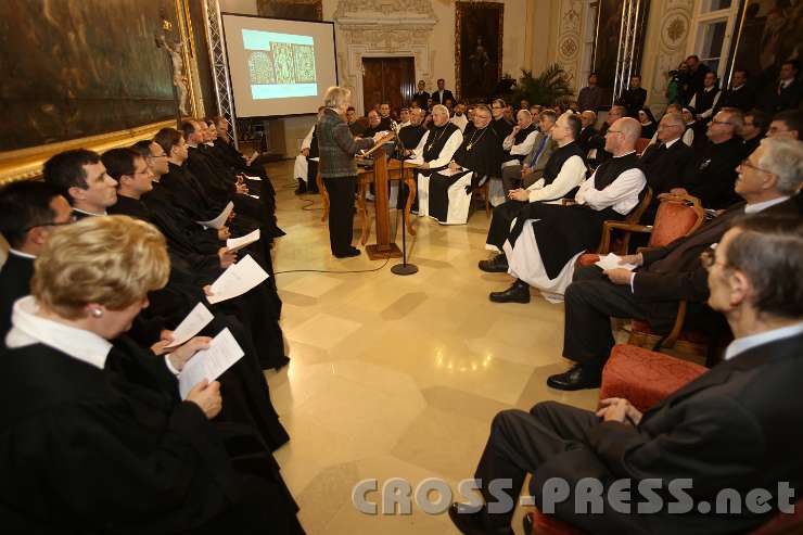 2014.11.14_16.39.04.jpg - Kandidaten, Professoren und Gäste beim Festvortrag im Kaisersaal.