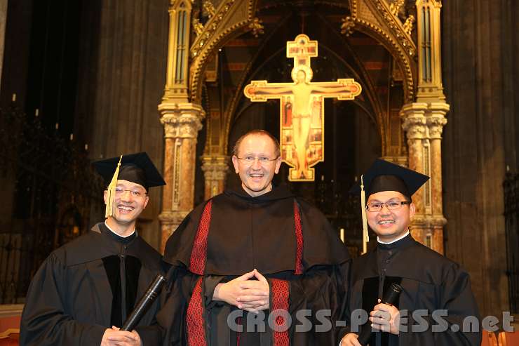 2014.11.14_18.57.52_01.jpg - Rektor P.Karl Wallner mit zwei Patres aus Vietnam.