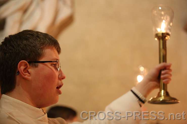 2015.03.06_20.44.33.JPG - Fackelprozession durch Stiftskirche und Kreuzgang