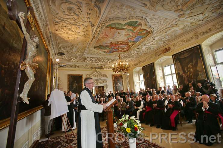2015.04.30_10.42.30.JPG - Abt Maximilian Heim eröffnet den Festakt.