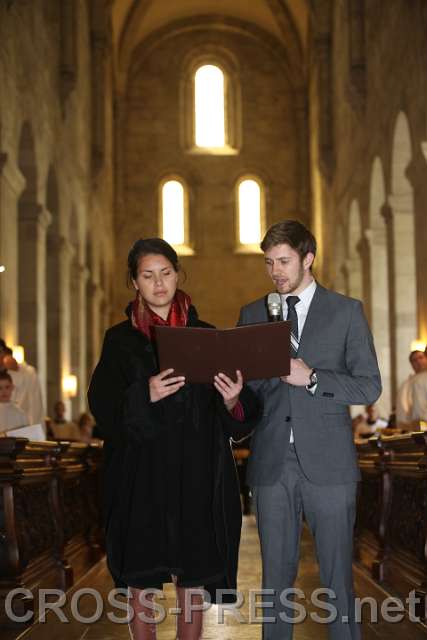 2015.04.30_15.54.29.JPG - Fürbitten, vorgetragen von Studenten der HS.