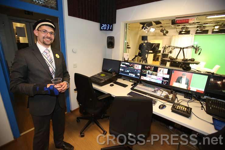 2015.04.30_20.29.45.JPG - HS TV-Studio