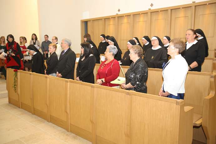 Ewige Profess von Sr.Faustine u. Sr.Nathanaela OSB Die Angehörigen von Sr. Faustine aus Polen.