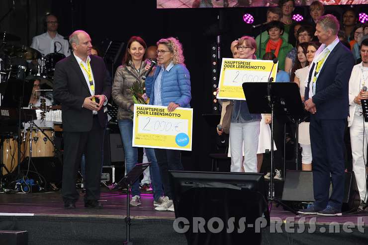 2015.05.25_17.56.20.JPG - Scheck Übergabe