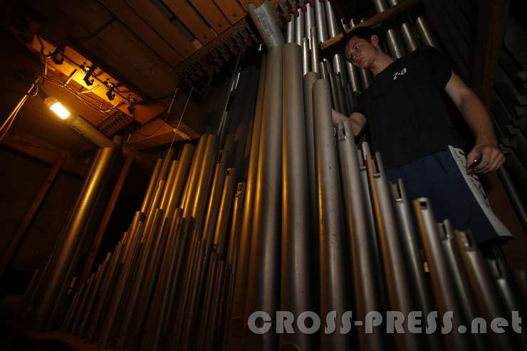 2015.07.29_11.37.14.jpg - Auch Orgel wird restauriert.