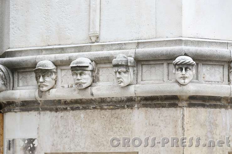 2015.08.19_09.51.04.JPG - In der Fasade des Domes hat Juraj Dalmatinac, der Dombauer, seine Zeitgenossen verewigt.