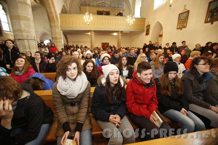 2016.03.12_07.59.31_01.jpg - Unter den kroatischen Wallfahrern sind sehr viele Jugendliche.