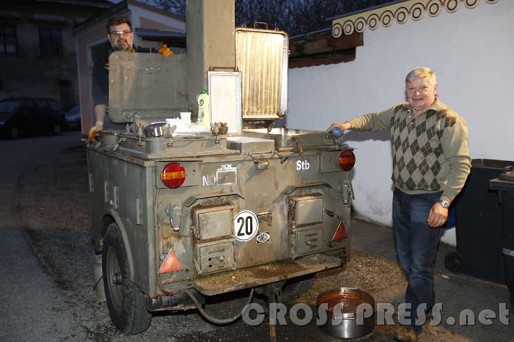 2016.03.12_18.02.43.jpg - "Gulasch-Kanone" voll im Einsatz.