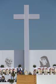 SchlussMesse - Final Mass Mit Papst auf dem Campus Misericordiae - With Pope at Campus Miserisordiae (31.July)