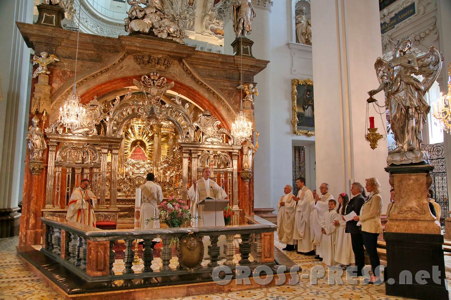 2017.05.27_14.43.07.jpg - Erzbischof Jean Benjamin Sleiman und  P. Karl Wallner OCist, Nationaldirektor von "missio" .