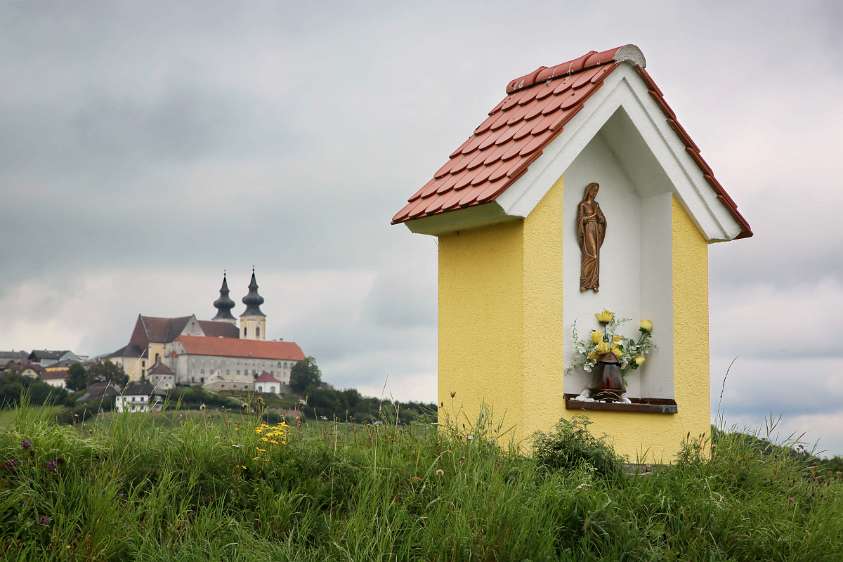 JahresWallfahrt von Radio Maria Austria Blick auf die Basilika vom westlichen Hügel aus.