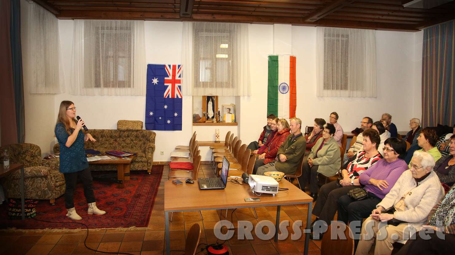 2017.11.08_20.06.45.JPG - Maria Lechner bei ihre, Vortrag im Pfarrsaal Blindenmarkt.