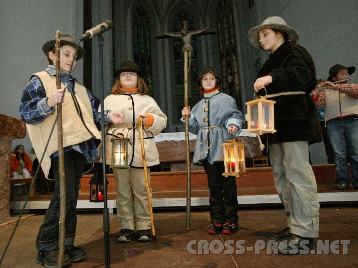 2008.12.13_16.32.39.JPG - Sch�ler/innen der VS St. Johann beim Hirtenspiel.